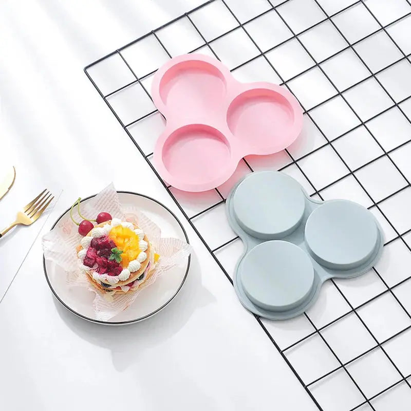 Reusable Air Fryer Egg Mold Non-Stick Air Fryer Baking Pan 3 Cavity Silicone Muffin Pans for Baking Hamburger Bun Pan